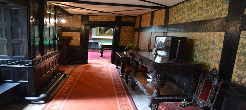 Tour Speke Hall Liverpool